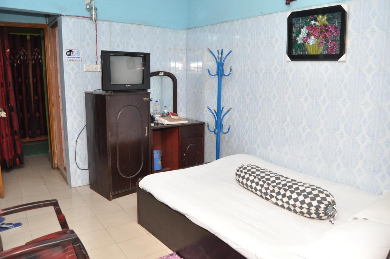 Hotel Hilton City Chittagong Esterno foto