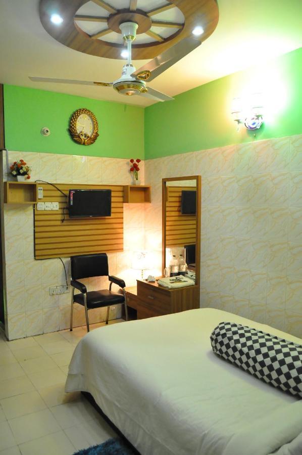 Hotel Hilton City Chittagong Esterno foto